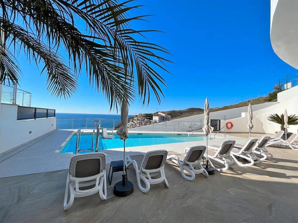 3 soverom Penthouse til salgs i Nerja med svømmebasseng garasje - € 479 000 (Ref: 9556144)