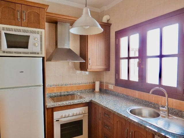 2 bedroom Penthouse for rent in Frigiliana with pool - € 1,200 (Ref: 9590393)