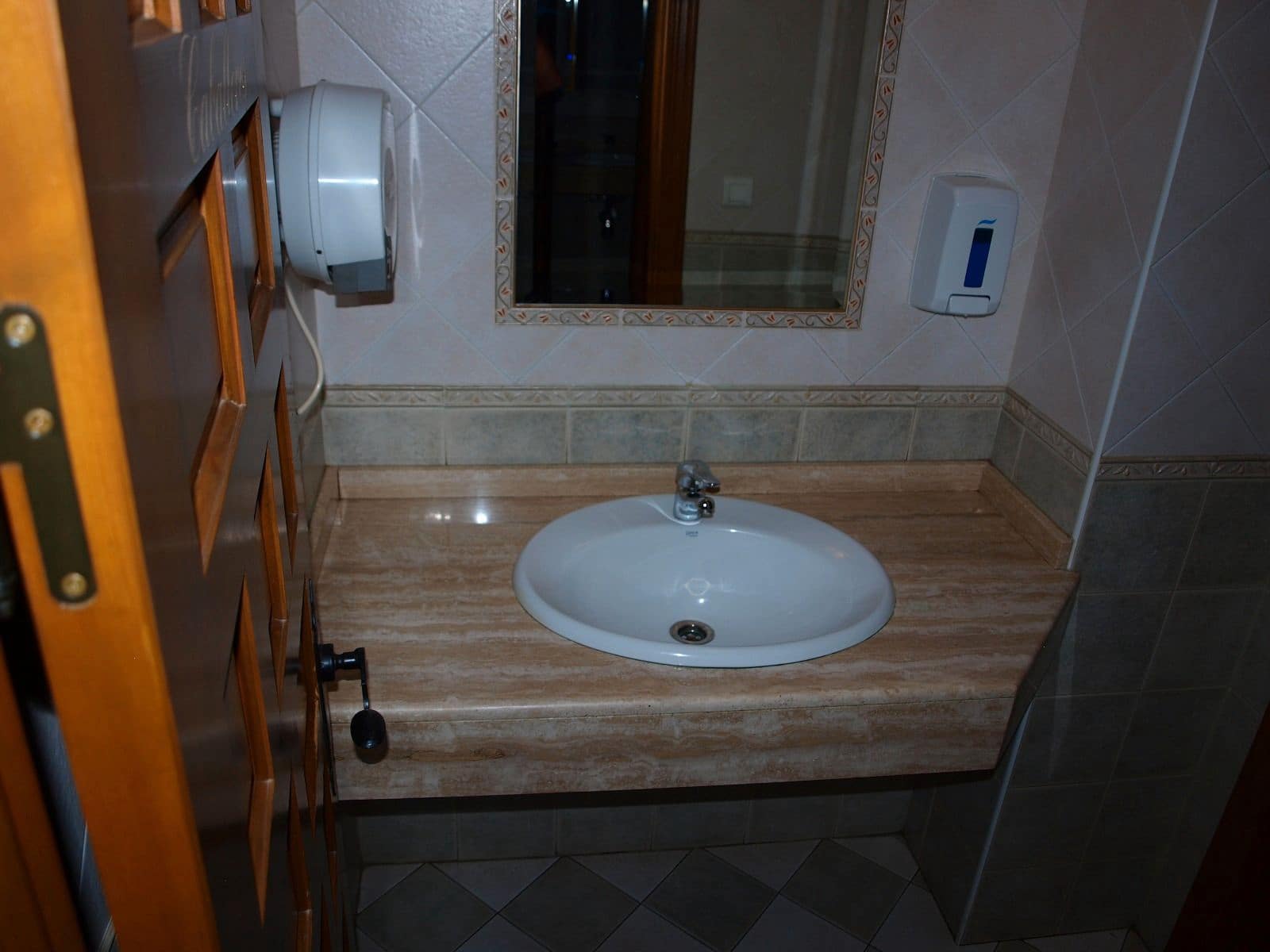 Kaupallinen vuokrattavana paikassa Torrox - 1 200 € (Ref: 9617683)