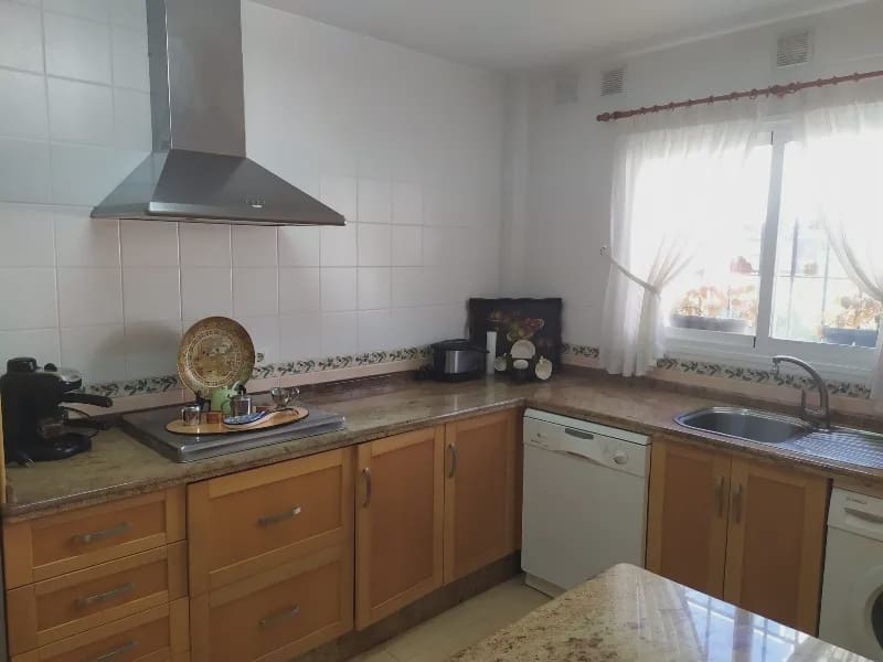 4 makuuhuone Huvila myytävänä paikassa Torrox mukana uima-altaan 
autotalli - 475 000 € (Ref: 9720512)