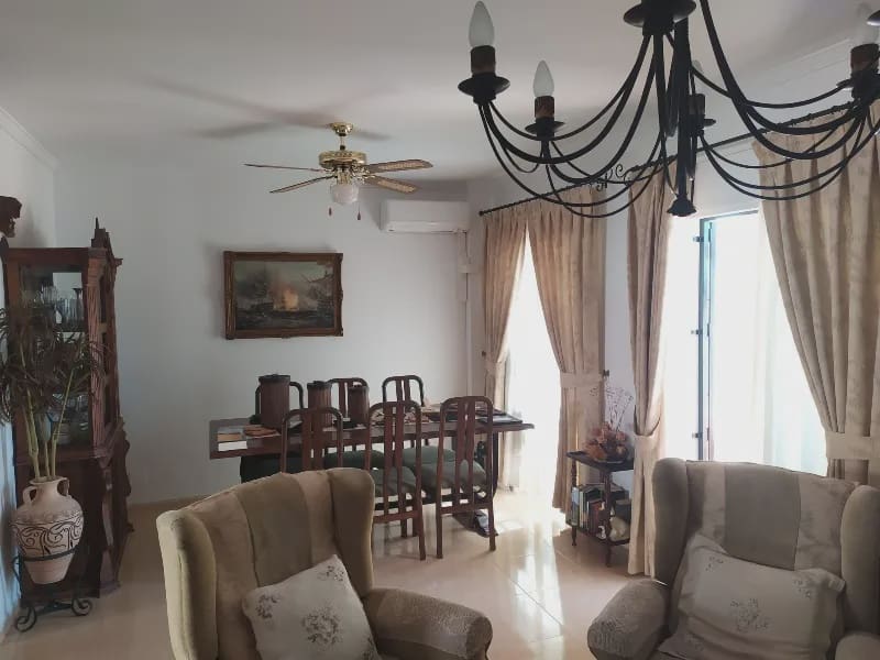 4 makuuhuone Huvila myytävänä paikassa Torrox mukana uima-altaan 
autotalli - 475 000 € (Ref: 9720512)