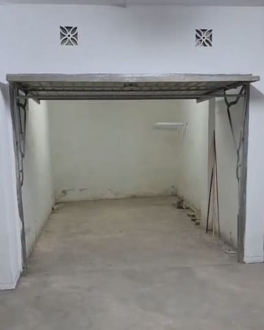 Garage til leje i Centro, Nerja - € 200 (Ref: 9753382)