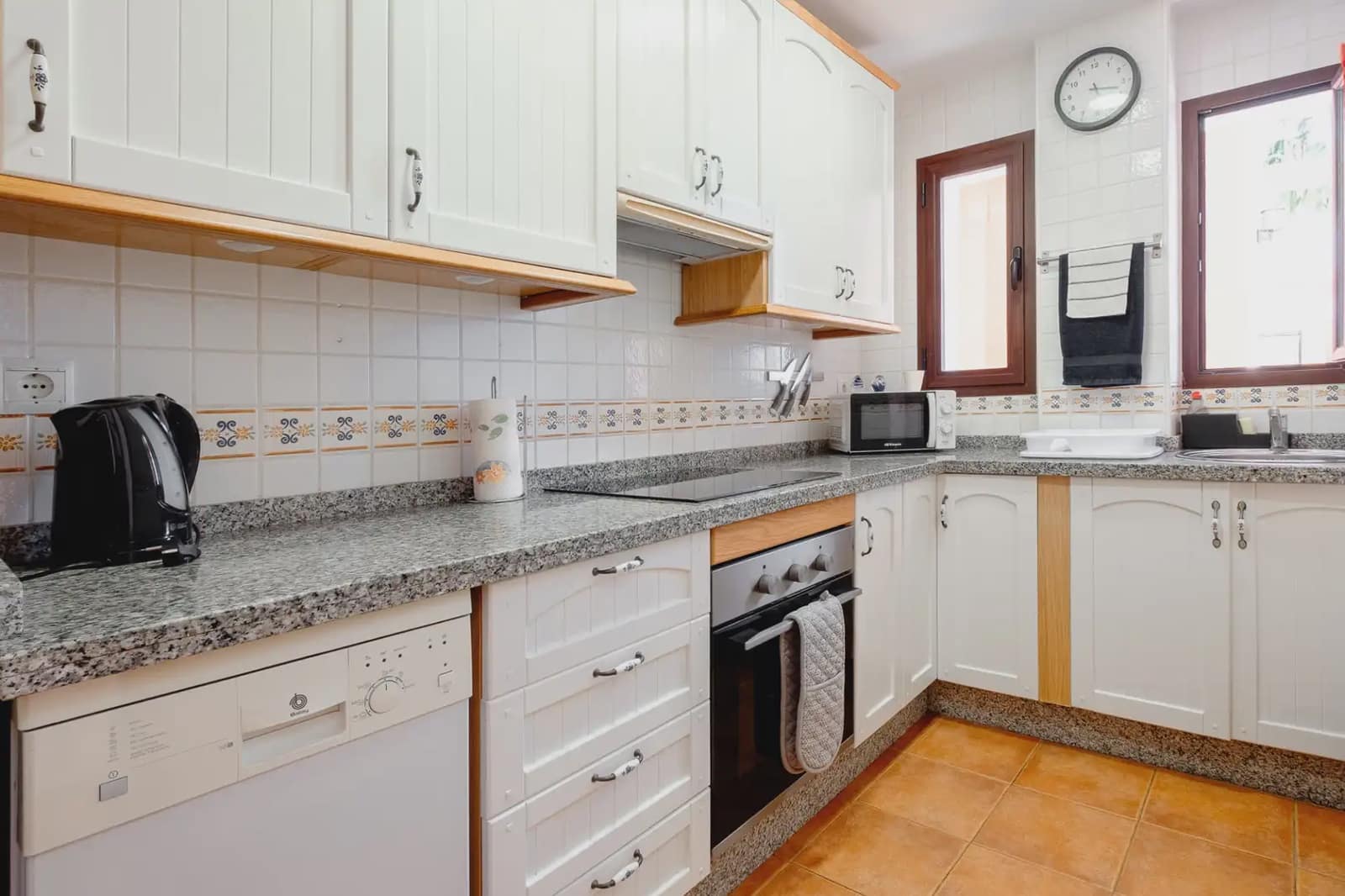 2 bedroom Apartment for sale in Frigiliana with pool - € 320,000 (Ref: 9777149)