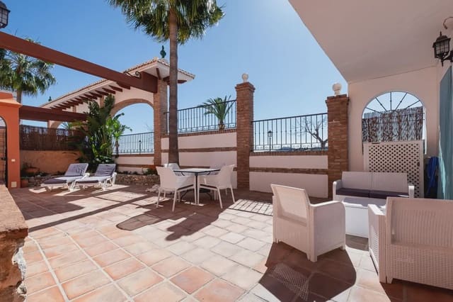 2 bedroom Apartment for sale in Frigiliana with pool - € 320,000 (Ref: 9777149)