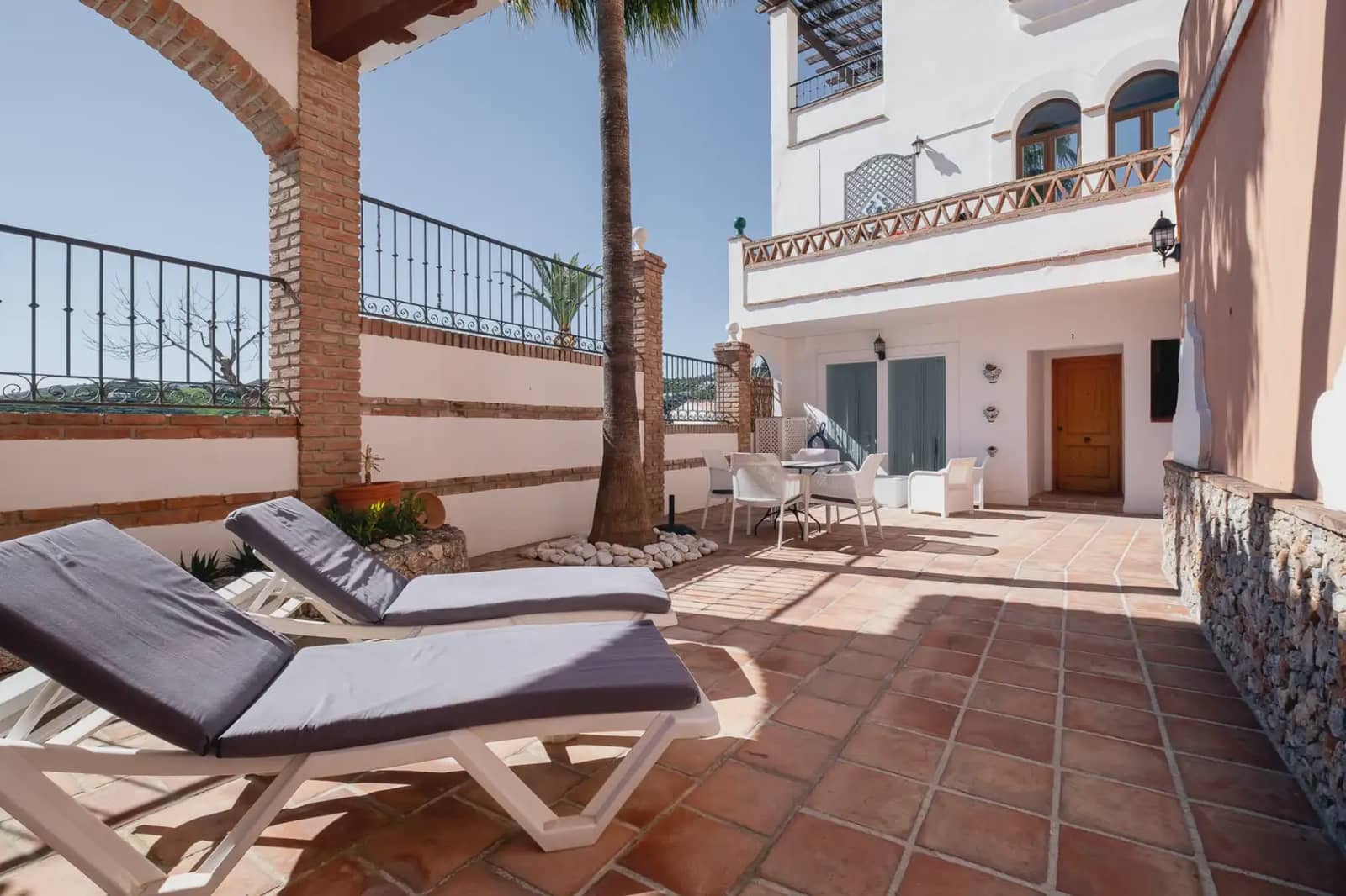 2 bedroom Apartment for sale in Frigiliana with pool - € 320,000 (Ref: 9777149)