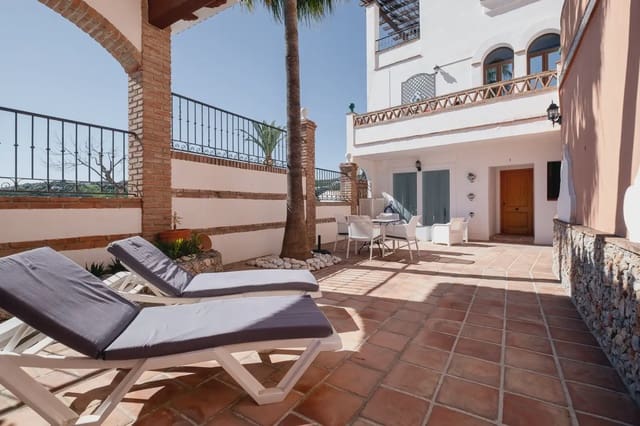 2 bedroom Apartment for sale in Frigiliana with pool - € 320,000 (Ref: 9777149)
