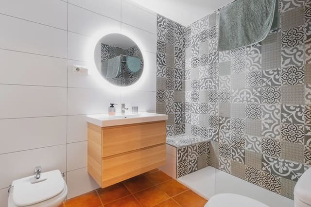 2 bedroom Apartment for sale in Frigiliana with pool - € 320,000 (Ref: 9777149)