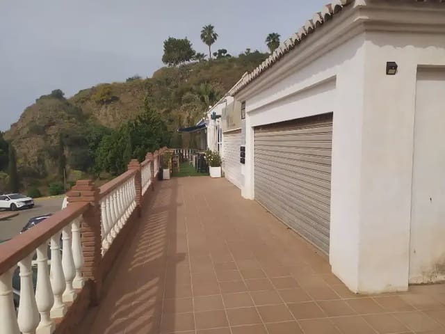 Local Commercial à louer à El Peñoncillo, Torrox - 1 200 € (Ref: 9789475)