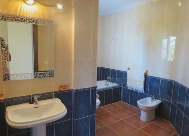 3 soveværelse Villa til leje i Frigiliana med swimmingpool garage - € 2.600 (Ref: 9802726)