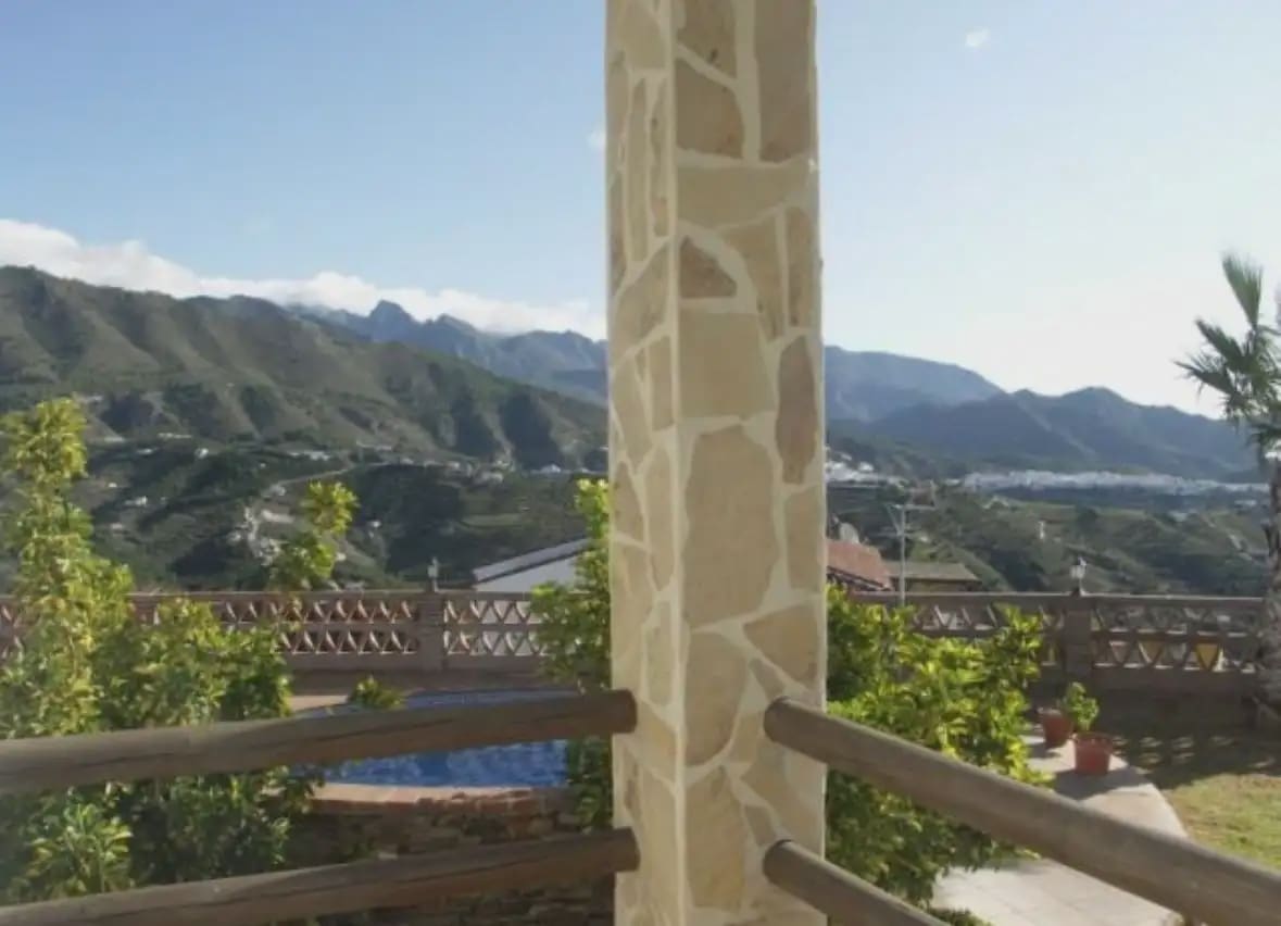 3 soveværelse Villa til leje i Frigiliana med swimmingpool garage - € 2.600 (Ref: 9802726)