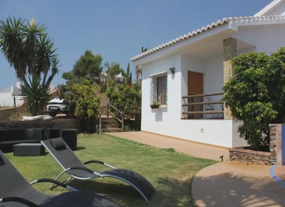 3 soveværelse Villa til leje i Frigiliana med swimmingpool garage - € 2.600 (Ref: 9802726)