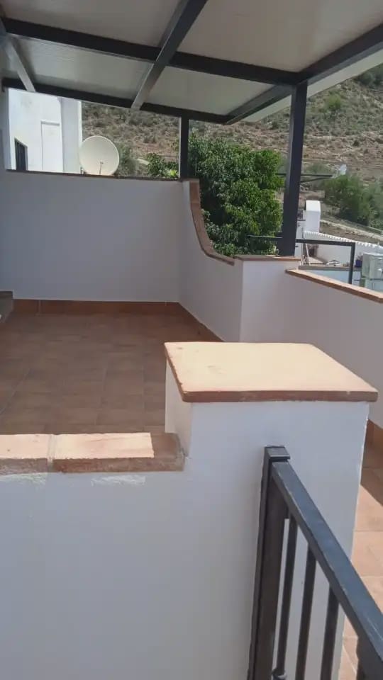 2 bedroom Townhouse for rent in Frigiliana with pool - € 850 (Ref: 9805624)