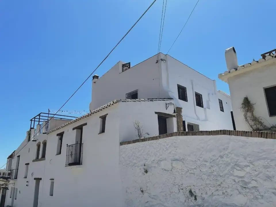 2 bedroom Townhouse for rent in Frigiliana with pool - € 850 (Ref: 9805624)
