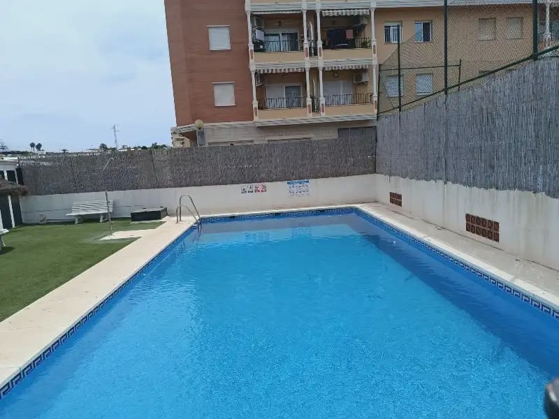 Piso de 2 habitaciones en Torrox en venta con piscina - 269.900 € (Ref: 9827971)