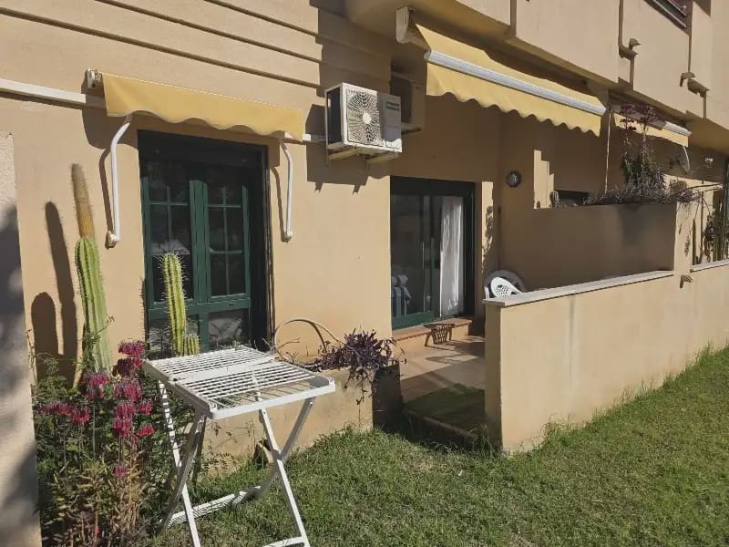 2 soveværelse Strandlejlighed til salg i Nerja med swimmingpool - € 289.000 (Ref: 9872190)
