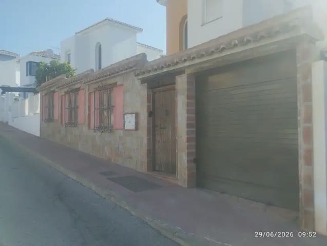 3 soverom Villa til salgs i Urbanización Santa Rosa, Torrox med svømmebasseng garasje - € 429 000 (Ref: 9937035)