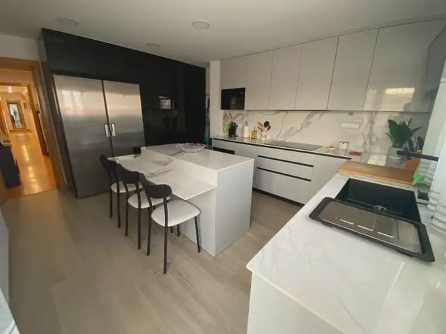 5 slaapkamer Penthouse te koop in Vélez-Málaga met garage - € 398.000 (Ref: 9965586)
