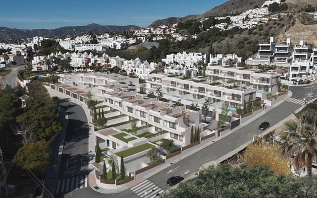 3 slaapkamer Rijtjeshuis te koop in Capistrano, Nerja met zwembad garage - € 610.000 (Ref: 9991867)
