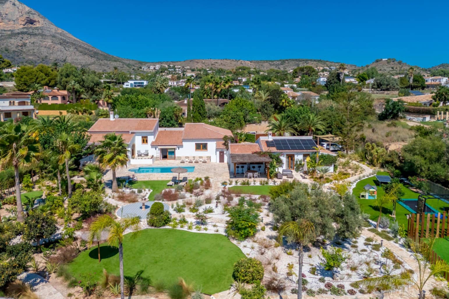 4 bedroom Villa for sale in Javea / Xabia with pool garage - € 2,250,000 (Ref: 10051966)