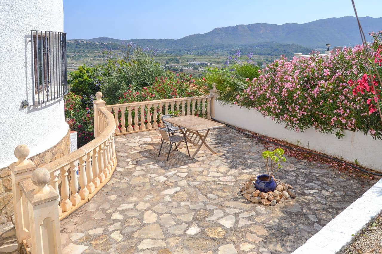 3 bedroom Villa for sale in Pedreguer with garage - € 510,000 (Ref: 7601005)