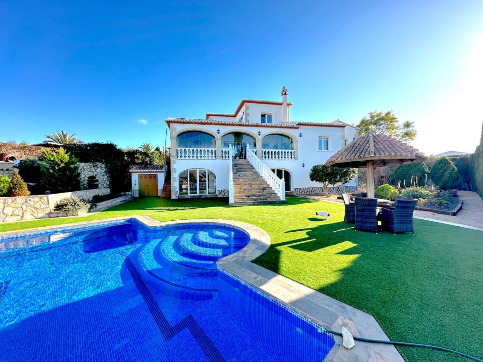 6 bedroom Villa for sale in Javea / Xabia with garage - € 1,495,000 (Ref: 8102028)