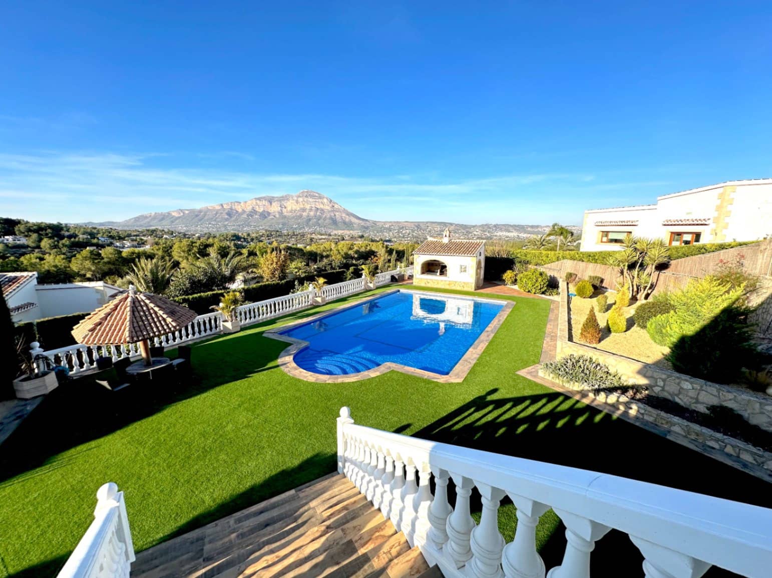 6 bedroom Villa for sale in Javea / Xabia with garage - € 1,495,000 (Ref: 8102028)