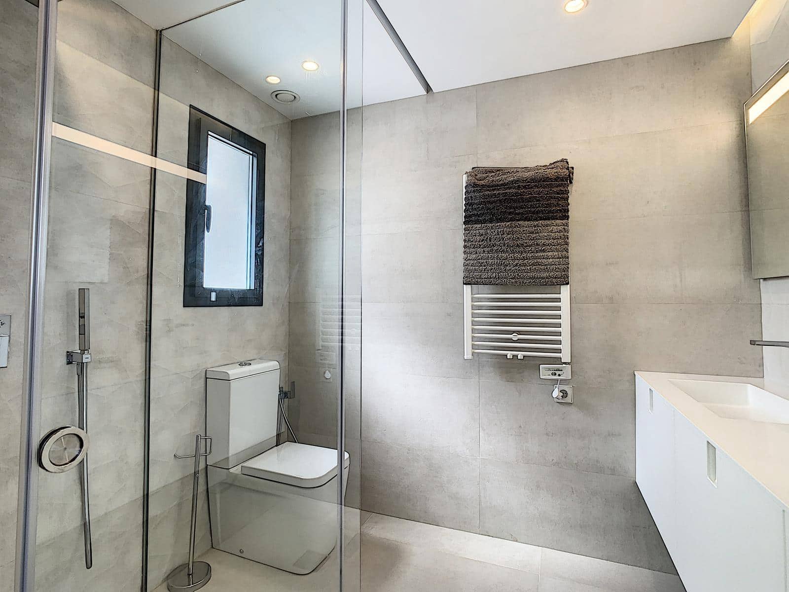 4 bedroom Villa for sale in Cumbre del Sol with garage - € 1,150,000 (Ref: 8657921)