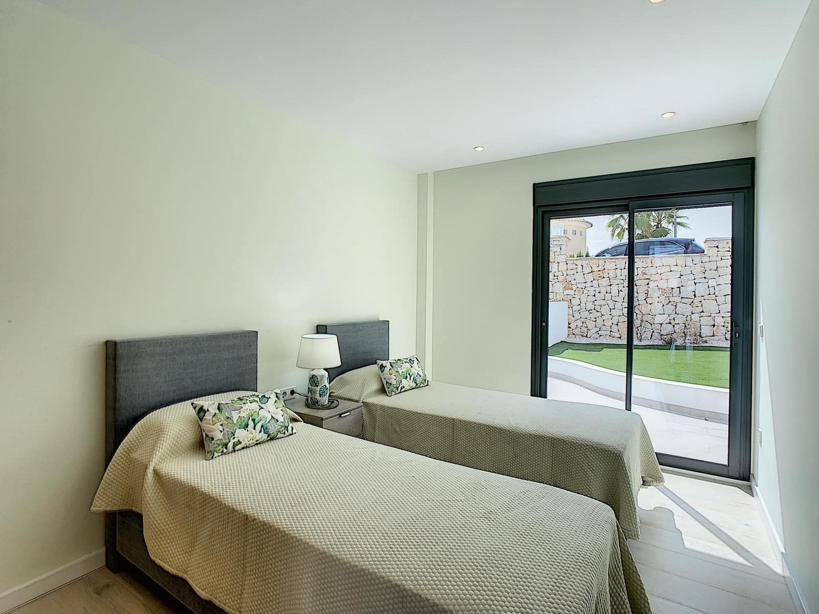 4 bedroom Villa for sale in Cumbre del Sol with garage - € 1,150,000 (Ref: 8657921)