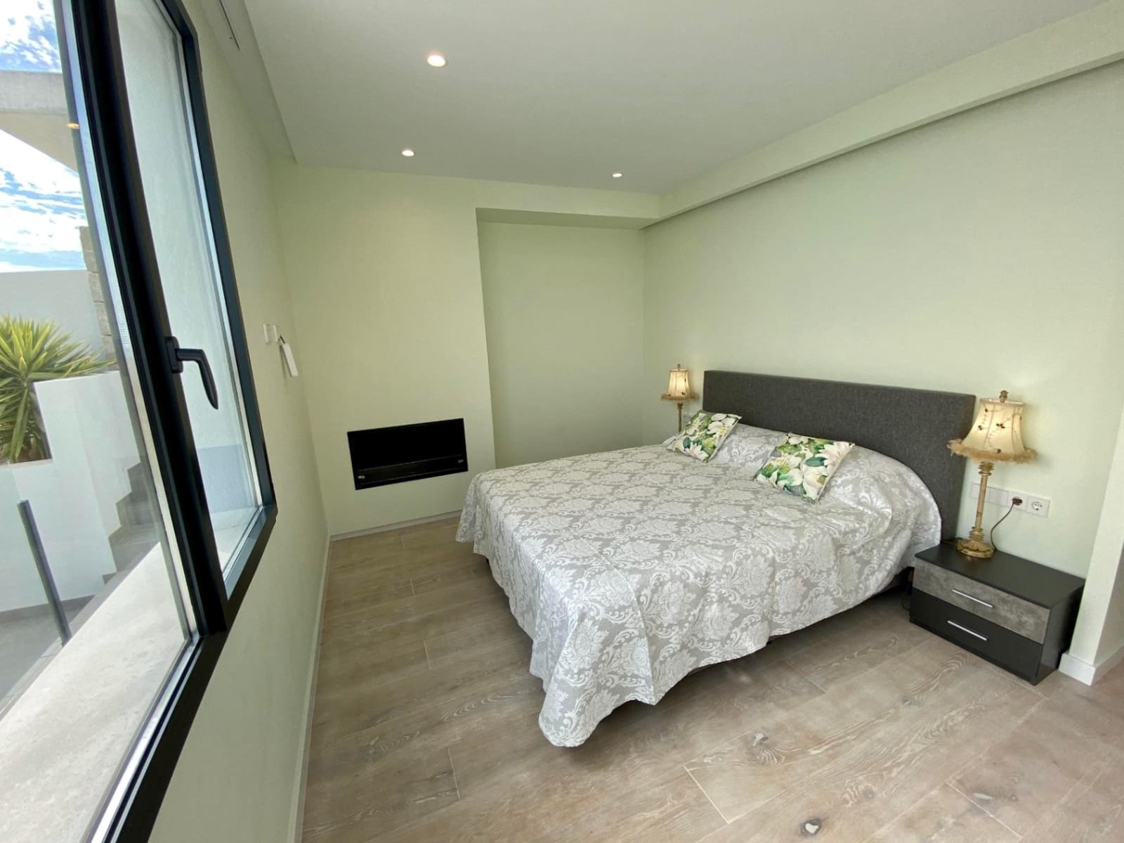 4 bedroom Villa for sale in Cumbre del Sol with garage - € 1,150,000 (Ref: 8657921)