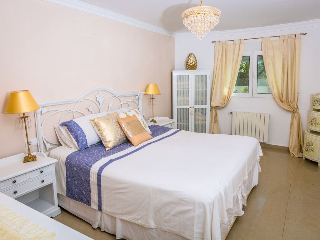 5 bedroom Villa for sale in Javea / Xabia with garage - € 750,000 (Ref: 9372079)