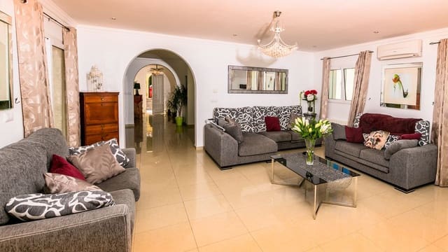 5 bedroom Villa for sale in Javea / Xàbia with garage - € 750,000 (Ref: 9372079)