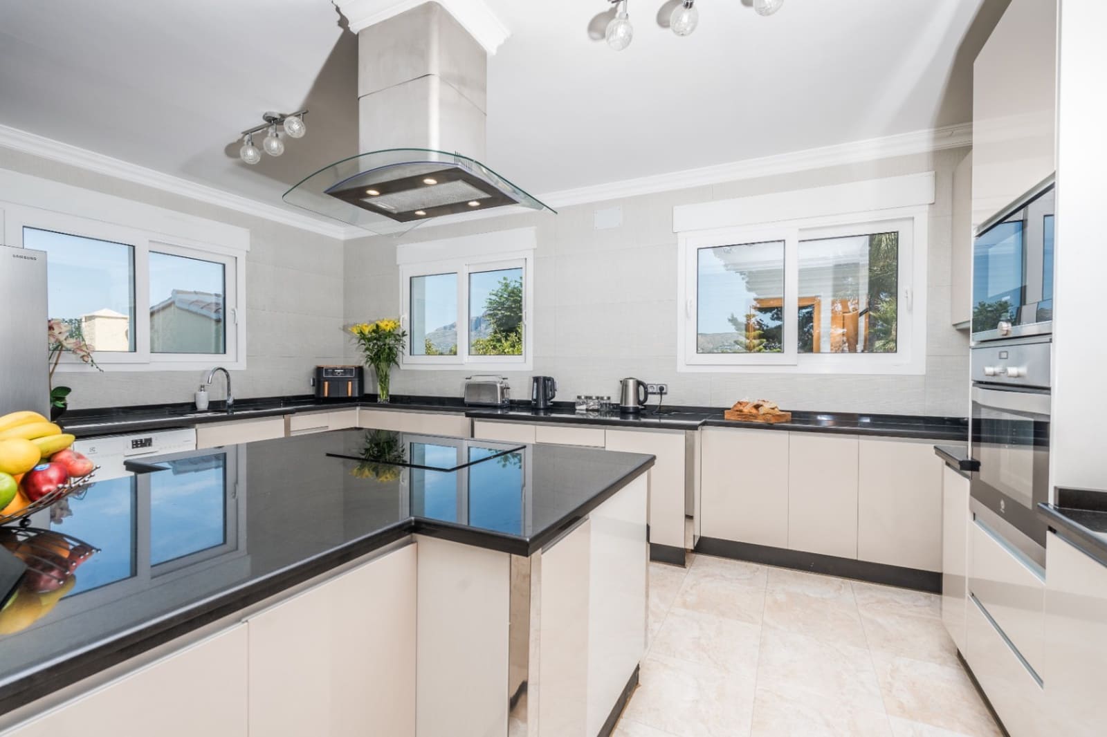 6 bedroom Villa for sale in Javea / Xabia with garage - € 1,500,000 (Ref: 9396509)