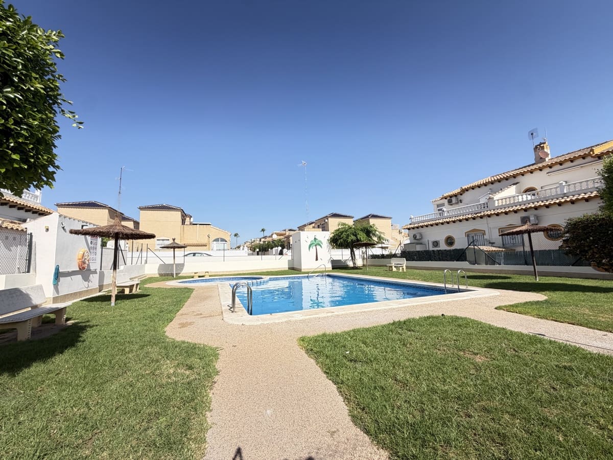 2 quarto Casa em Banda para venda em Los Altos com piscina garagem - 245 000 € (Ref: 10022009)