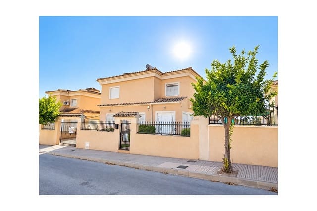 Chalet de 4 habitaciones en La Marina, Elche / Elx en venta con piscina garaje - 375.000 € (Ref: 10054665)