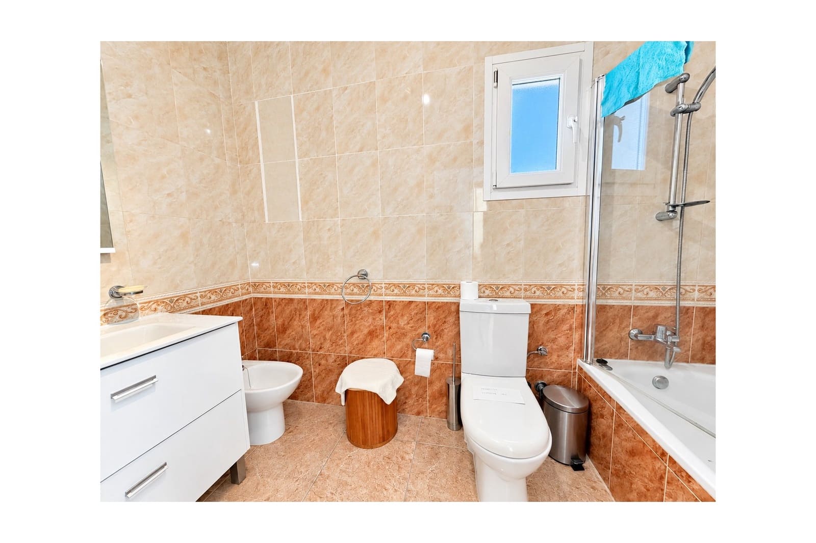 Chalet de 4 habitaciones en La Marina en venta con piscina garaje - 375.000 € (Ref: 10054665)