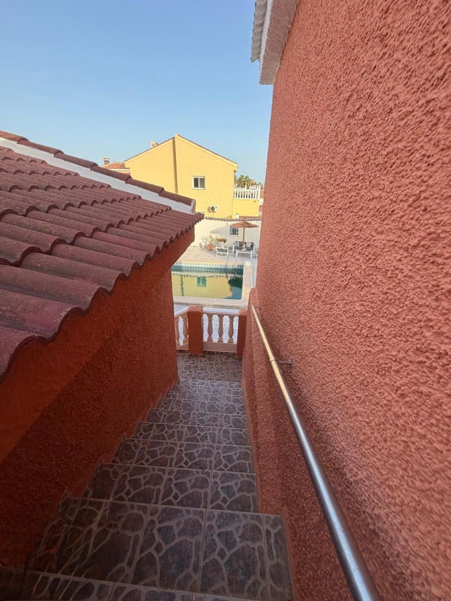 4 slaapkamer Villa te koop in Ciudad Quesada met zwembad garage - € 335.000 (Ref: 10057674)