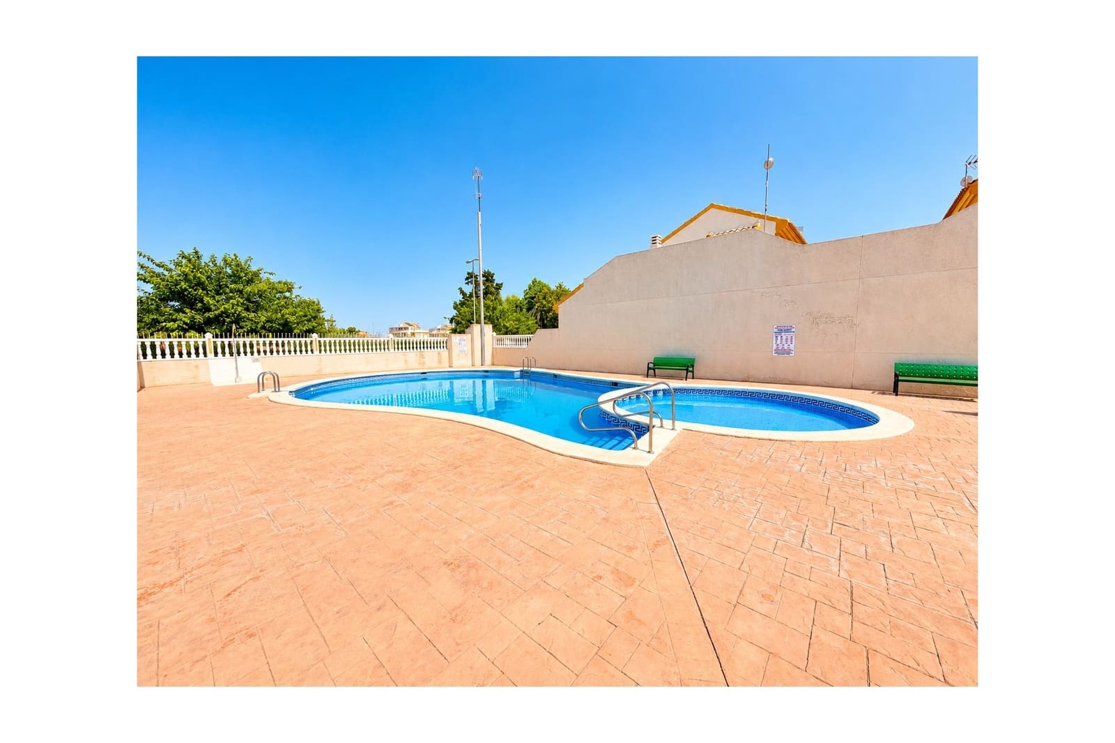 2 soveværelse Byhus til salg i Daya Nueva med swimmingpool - € 159.995 (Ref: 10058091)
