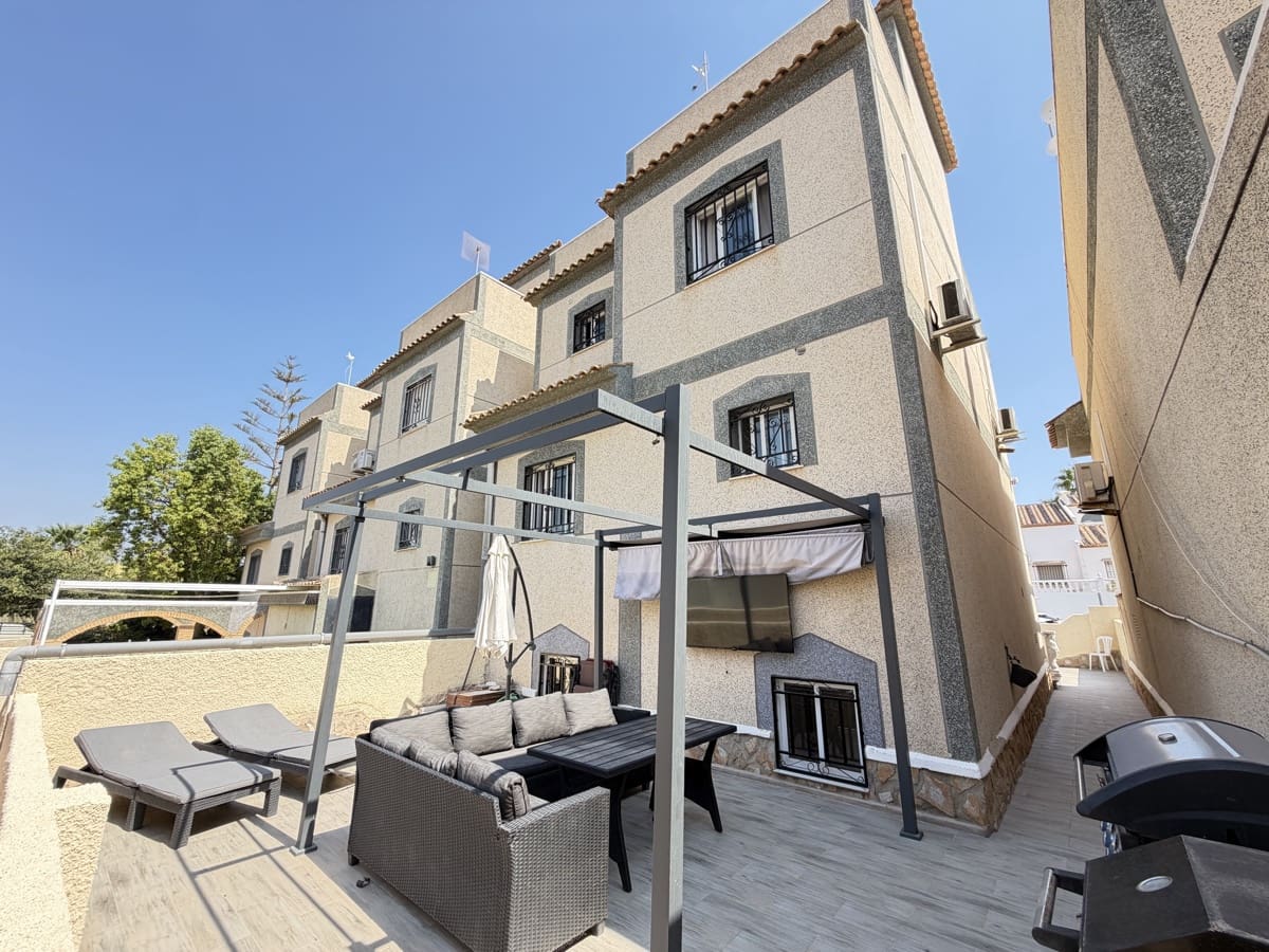 5 soveværelse Villa til salg i Villamartin med swimmingpool - € 475.000 (Ref: 10080555)