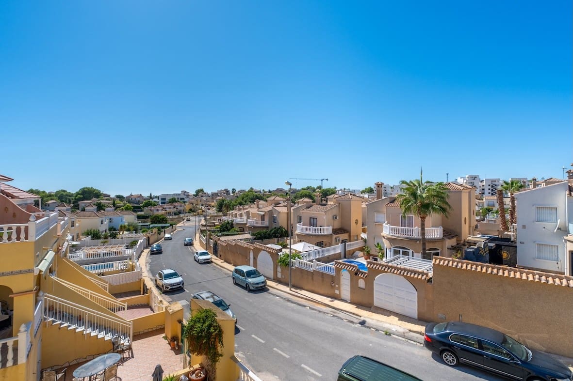Casa de 2 habitaciones en Villamartin en venta con piscina - 229.800 € (Ref: 10104328)
