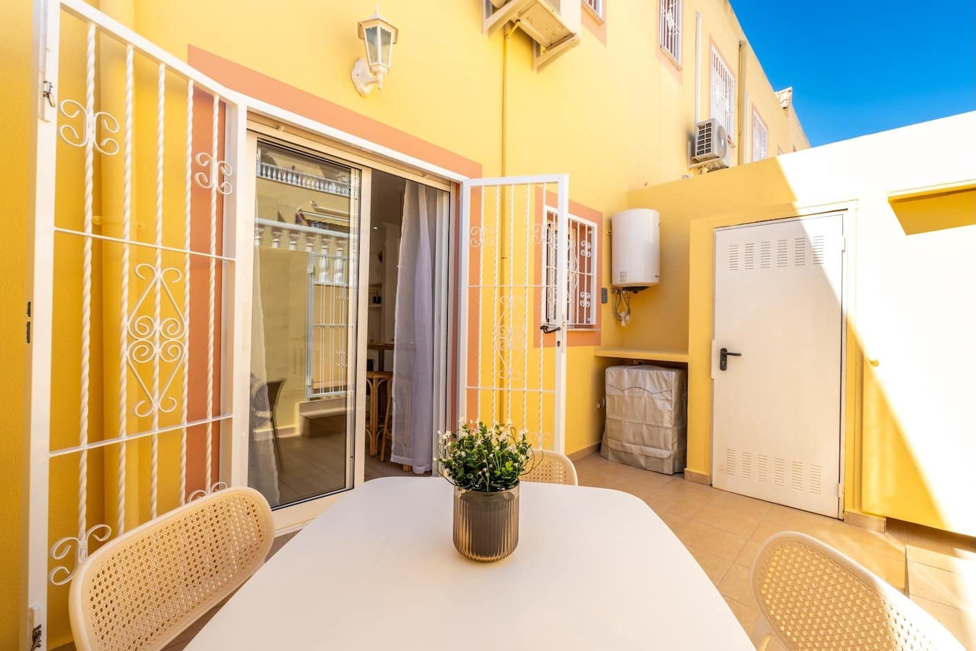 Casa de 2 habitaciones en Villamartin en venta con piscina - 229.800 € (Ref: 10104328)