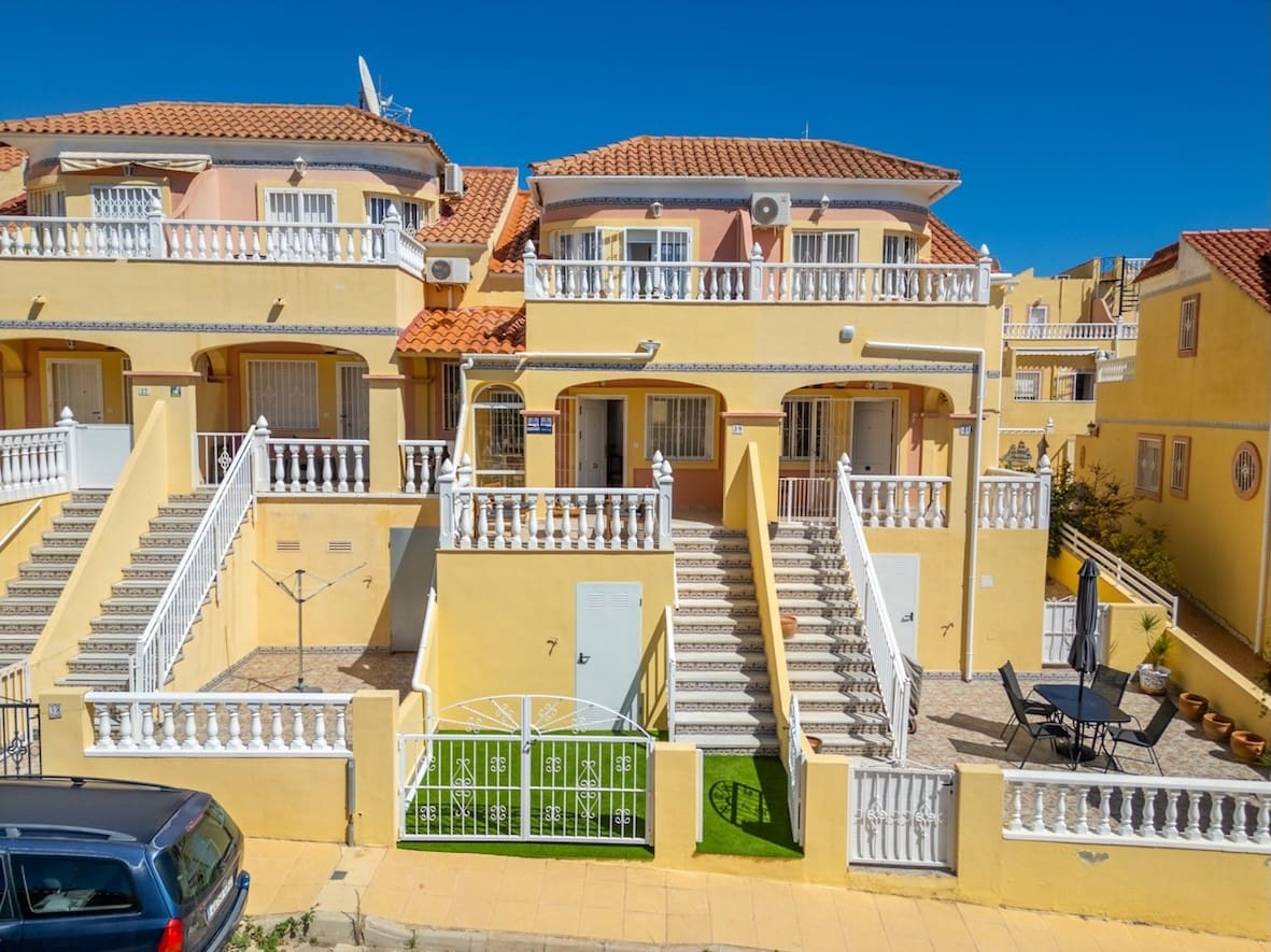 Casa de 2 habitaciones en Villamartin en venta con piscina - 229.800 € (Ref: 10104328)
