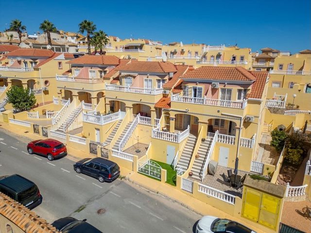 Casa de 2 habitaciones en Villamartin, Orihuela en venta con piscina - 229.800 € (Ref: 10104328)