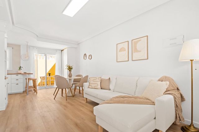 Casa de 2 habitaciones en Villamartin, Orihuela en venta con piscina - 229.800 € (Ref: 10104328)