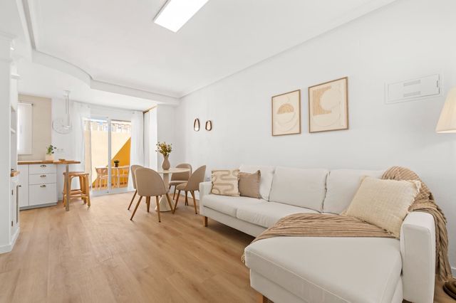 Casa de 2 habitaciones en Villamartin, Orihuela en venta con piscina - 229.800 € (Ref: 10104328)