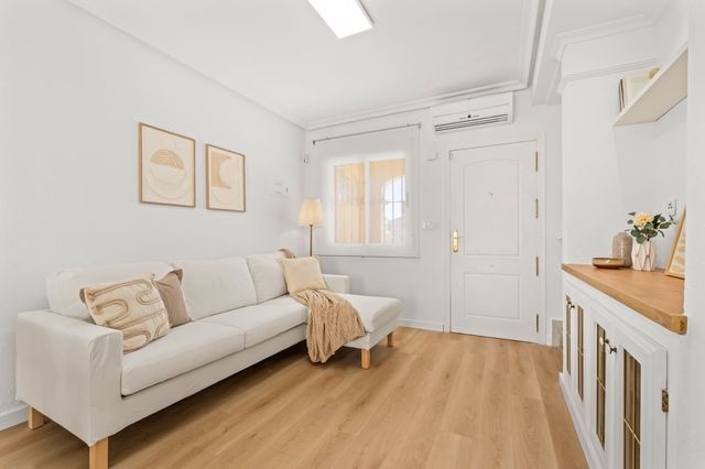 Casa de 2 habitaciones en Villamartin, Orihuela en venta con piscina - 229.800 € (Ref: 10104328)