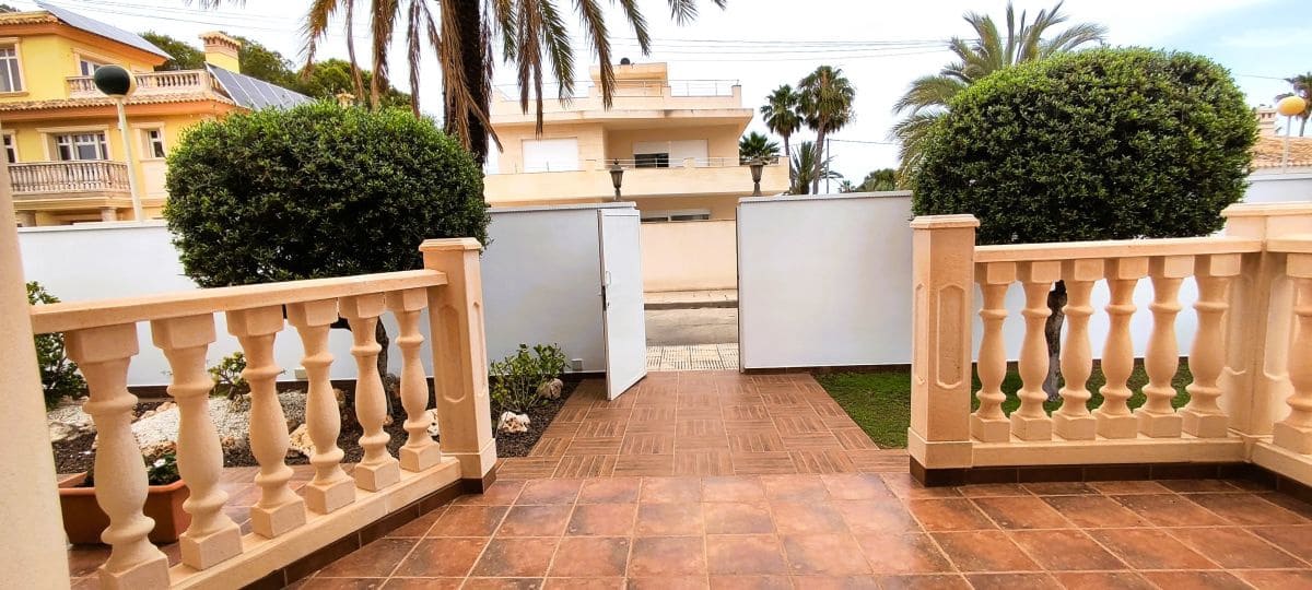 4 quarto Moradia para venda em Cabo Roig com piscina garagem - 899 000 € (Ref: 10110924)