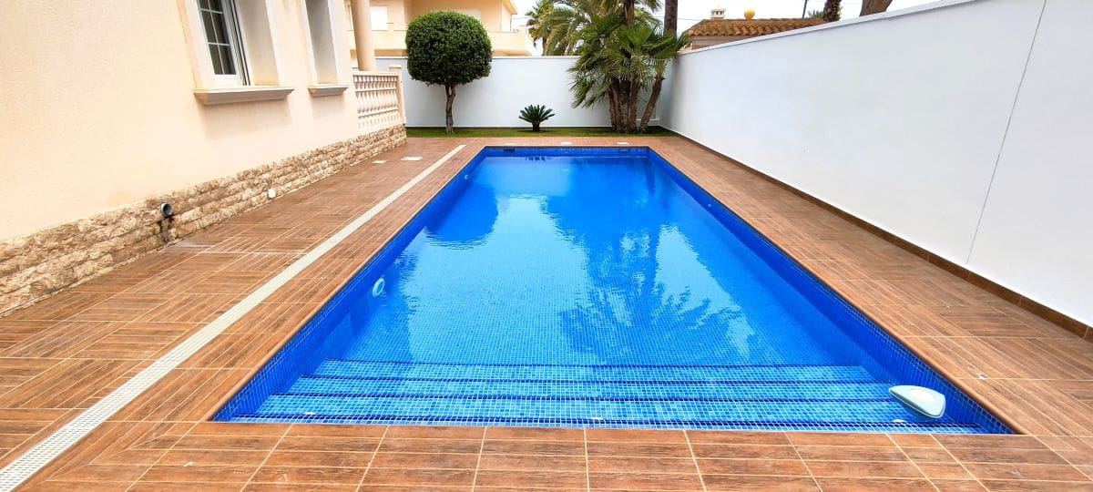 4 quarto Moradia para venda em Cabo Roig com piscina garagem - 899 000 € (Ref: 10110924)