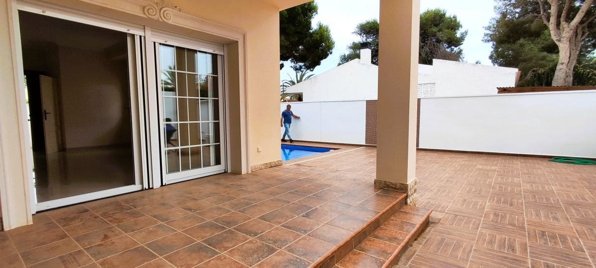 4 quarto Moradia para venda em Cabo Roig com piscina garagem - 899 000 € (Ref: 10110924)