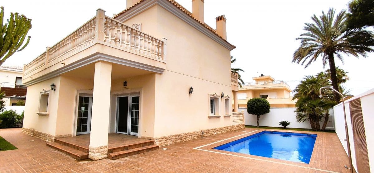 4 quarto Moradia para venda em Cabo Roig com piscina garagem - 899 000 € (Ref: 10110924)