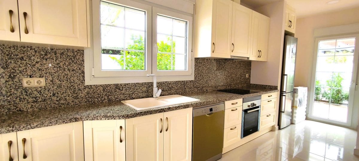 4 quarto Moradia para venda em Cabo Roig com piscina garagem - 899 000 € (Ref: 10110924)